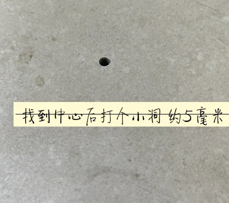 铁东瓷砖空鼓维修公司专业解答在瓷砖铺贴过程中，如果砂料搅拌不均匀，将会带来以下问题