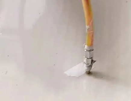 铁东瓷砖空鼓维修公司专业解答在瓷砖铺贴过程中，如果使用的砂料过粗（如全部使用了粗砂），可能会导致以下问题